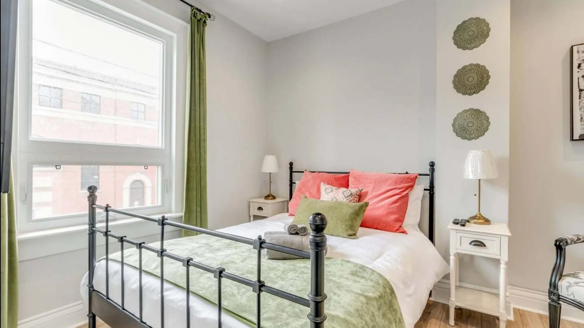 Casa Queen - Unique 2Br Suite In Leslieville Toronto 0*,  Canada